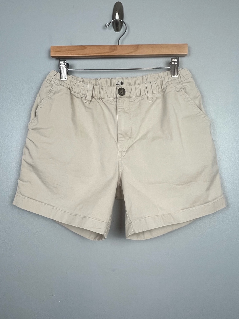 Chubbies khaki elastic waist 5.5” inseam cotton spandex shorts, medium. - Picture 1 of 9